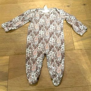Kate quinn onesie 0-3 months super soft barely worn